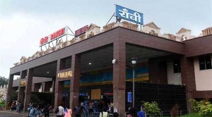 रांची रेलवे स्टेशन के पास दुर्गा मंदिर को हटाने क...