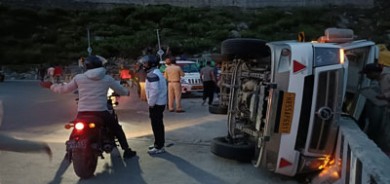मनाली में पर्यटकों की गाडी दुर्घटनाग्रस्त, एक की मौत, 18 घायल   