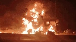 मप्रः धार के गणपति घाट पर ट्रेलर में लगी आग, चालक न...