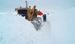बर्फ में फंसे 35 वाहनों को सीमा सड़क संगठन के जवानों ने सुरक्षित निकाला